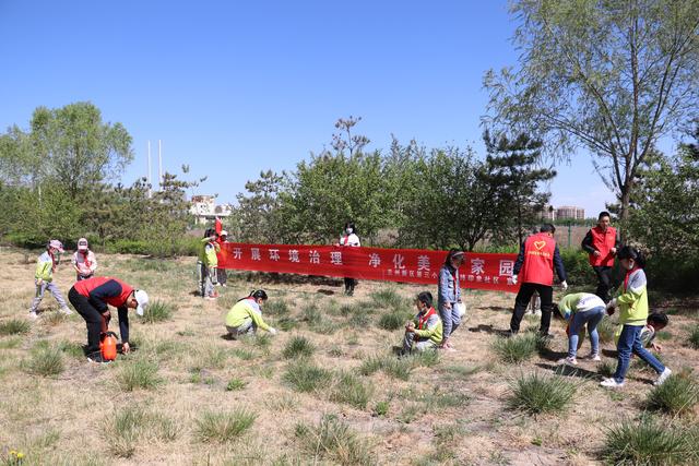 蘭州新區(qū)第三小學(xué)開展“小手拉大手·共創(chuàng)文明城”志愿服務(wù)活動(dòng)