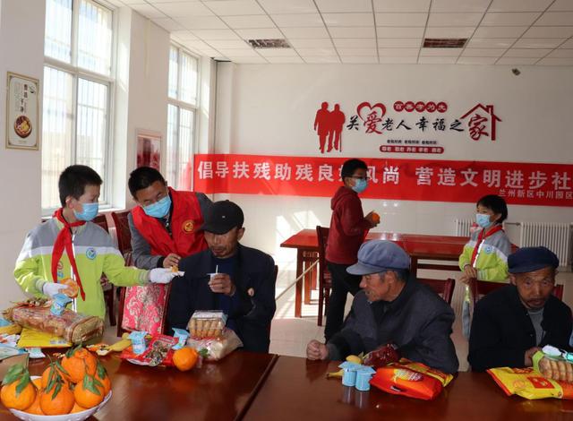 蘭州新區(qū)第三小學(xué)開展“小手拉大手·共創(chuàng)文明城”志愿服務(wù)活動(dòng)