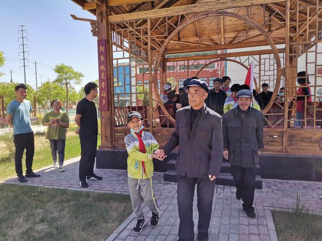 蘭州新區(qū)第三小學(xué)開展“小手拉大手·共創(chuàng)文明城”志愿服務(wù)活動(dòng)