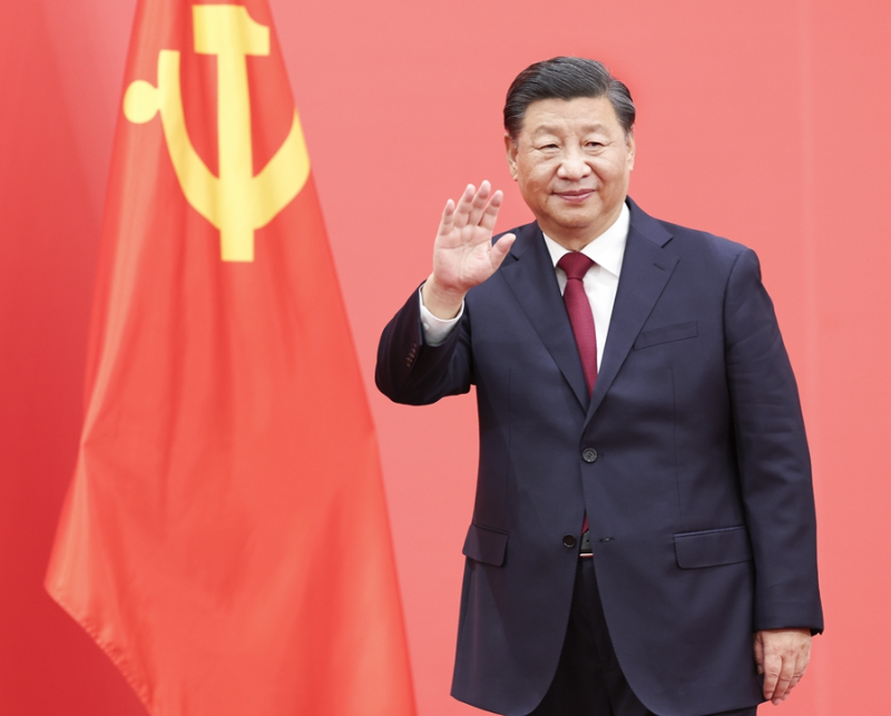 2022年10月23日，習(xí)近平在北京人民大會(huì)堂同采訪中共二十大的中外記者親切見面。